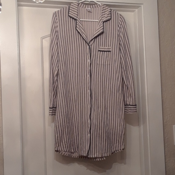Liz Claiborne Other - CLOSE OUT🤩Liz Claiborne Button Down T-shirt  PJ